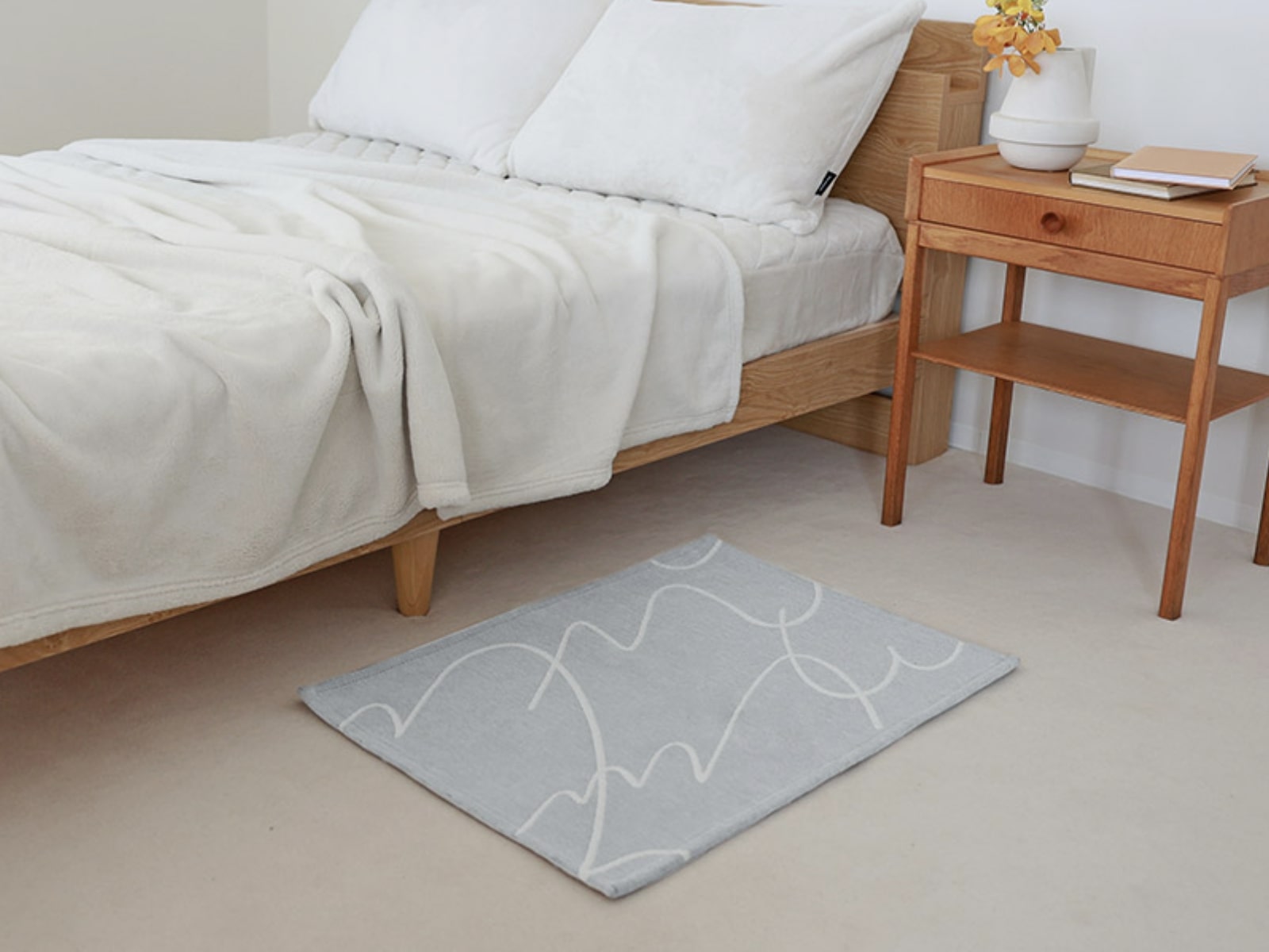 まるでアートポスターみたいなデザインラグ『インスタグラマーさんが選んだ柄はコレ！』発表会