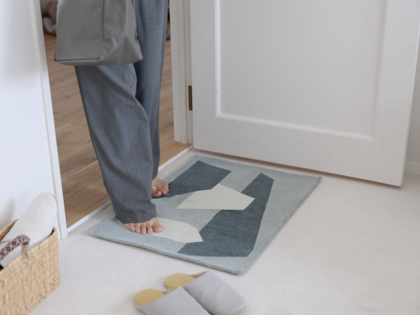 まるでアートポスターみたいなデザインラグ『インスタグラマーさんが選んだ柄はコレ！』発表会