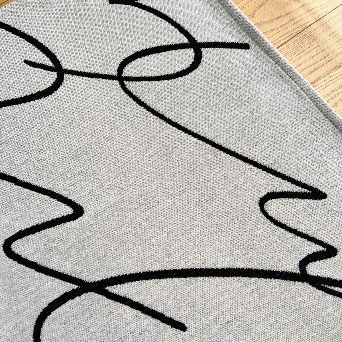 まるでアートポスターみたいなデザインラグ『インスタグラマーさんが選んだ柄はコレ！』発表会