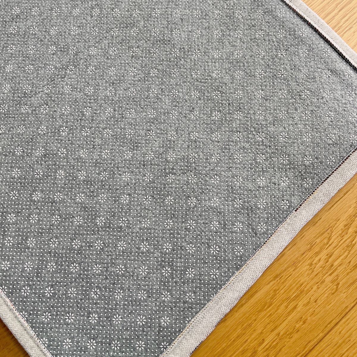 まるでアートポスターみたいなデザインラグ『インスタグラマーさんが選んだ柄はコレ！』発表会