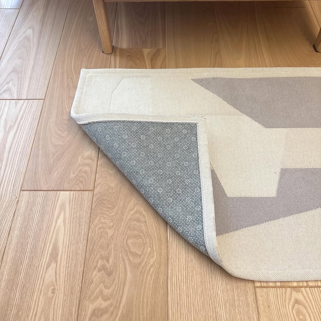 まるでアートポスターみたいなデザインラグ『インスタグラマーさんが選んだ柄はコレ！』発表会