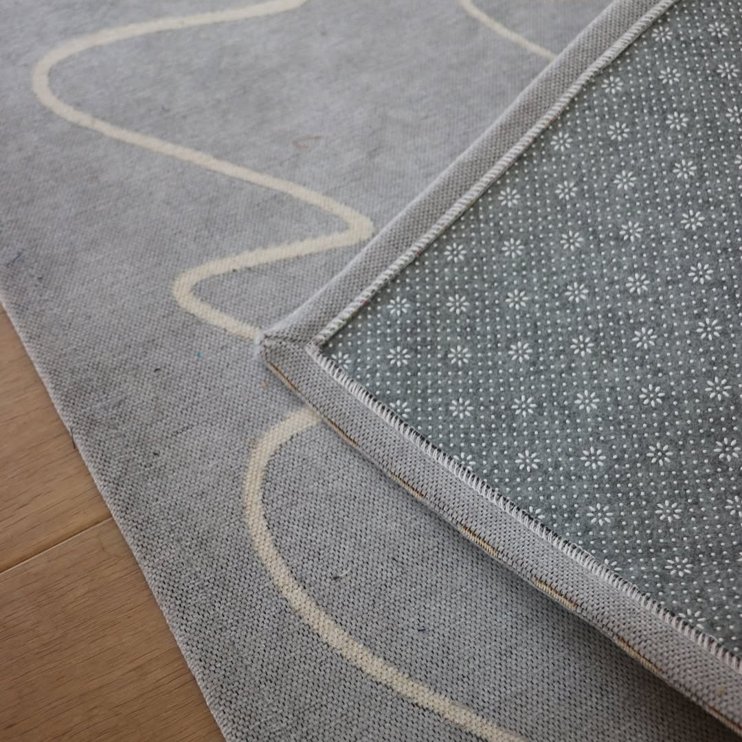 まるでアートポスターみたいなデザインラグ『インスタグラマーさんが選んだ柄はコレ！』発表会