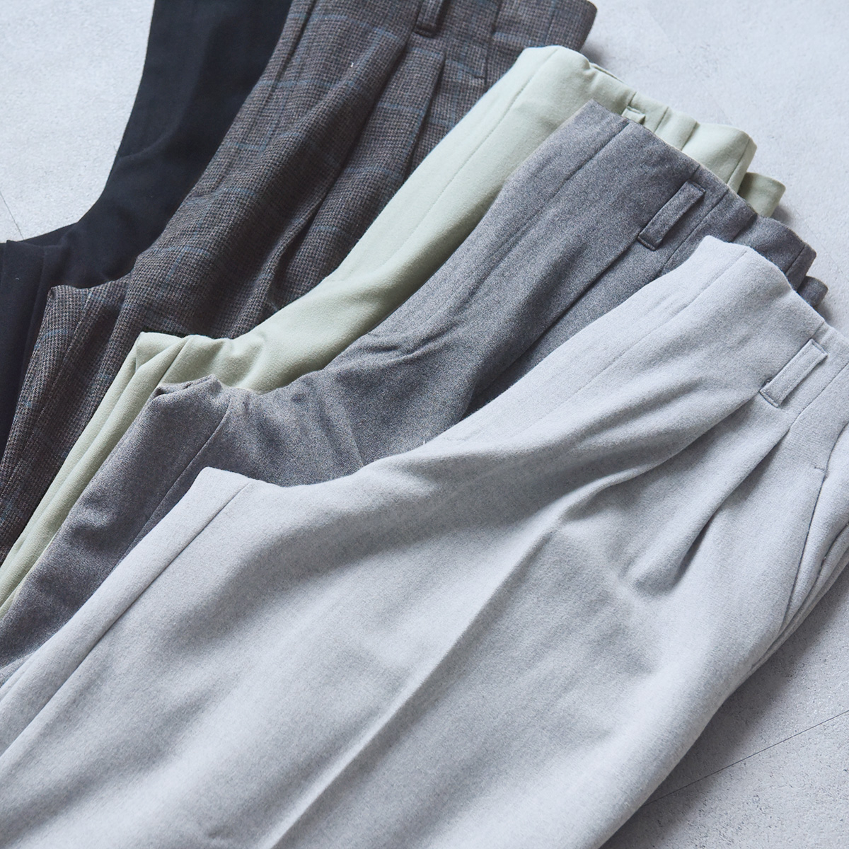 “ワイドパンツ愛好家”さん集まれ～！秋冬のスタートダッシュを飾る「すらりと美脚ぬくもりパンツ」。スタッフ3名の正直レポ