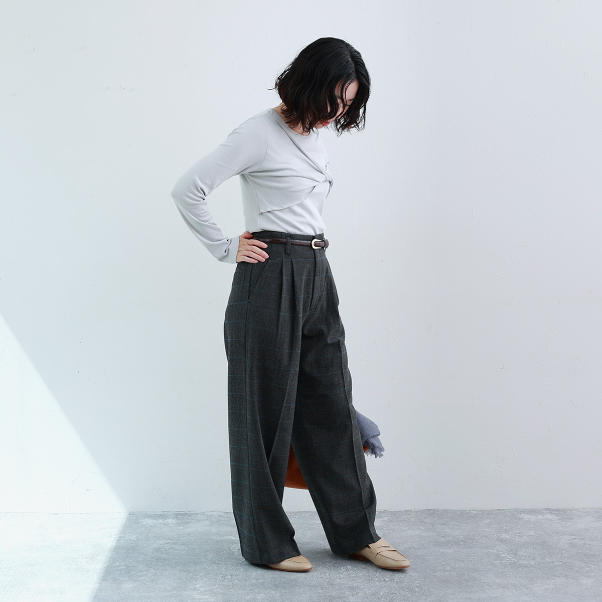 “ワイドパンツ愛好家”さん集まれ～！秋冬のスタートダッシュを飾る「すらりと美脚ぬくもりパンツ」。スタッフ3名の正直レポ