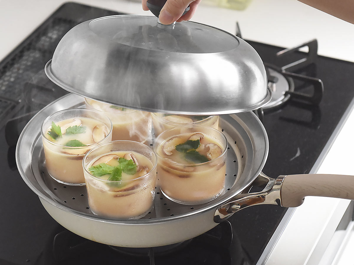 “蒸し器”で料理の幅がぐっと広がる！おうちのフライパンや鍋で本格蒸し料理をはじめよう