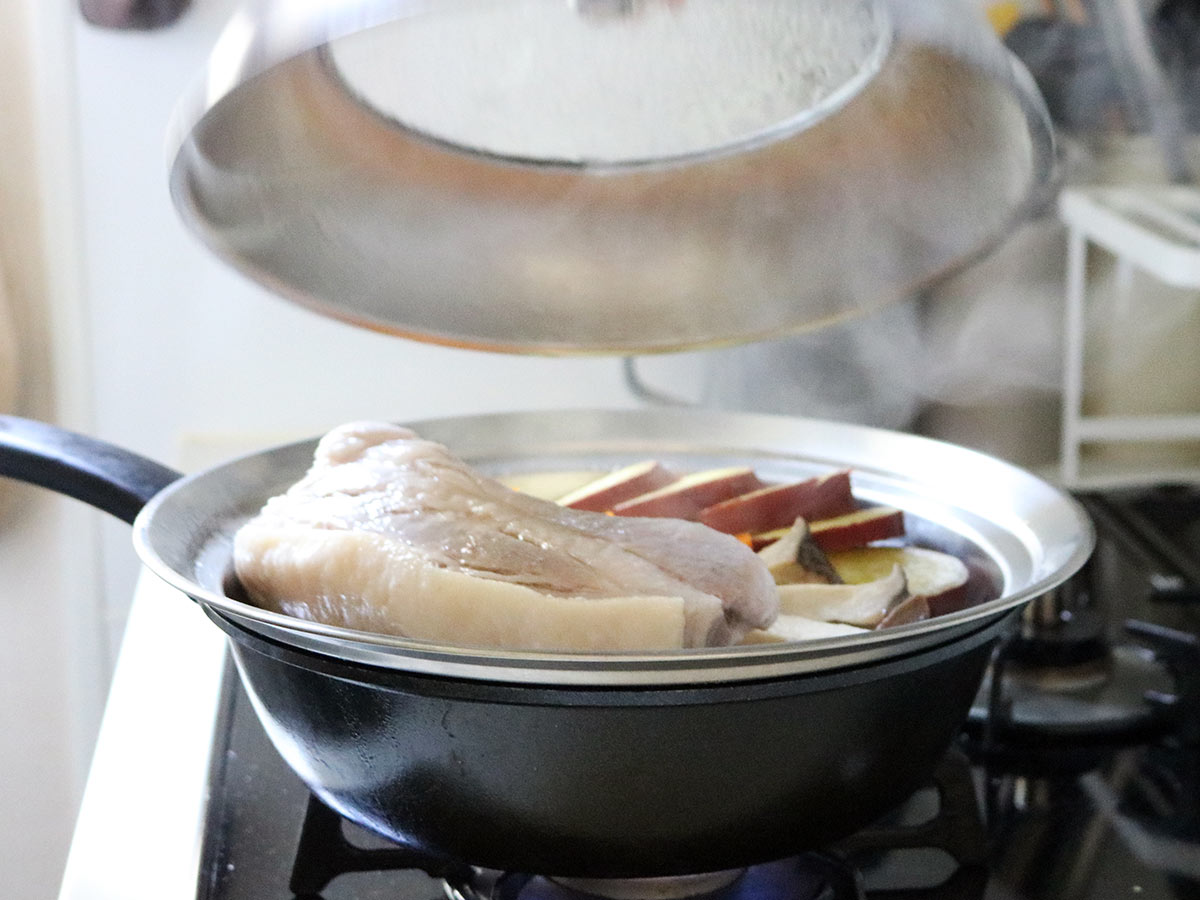 “蒸し器”で料理の幅がぐっと広がる！おうちのフライパンや鍋で本格蒸し料理をはじめよう