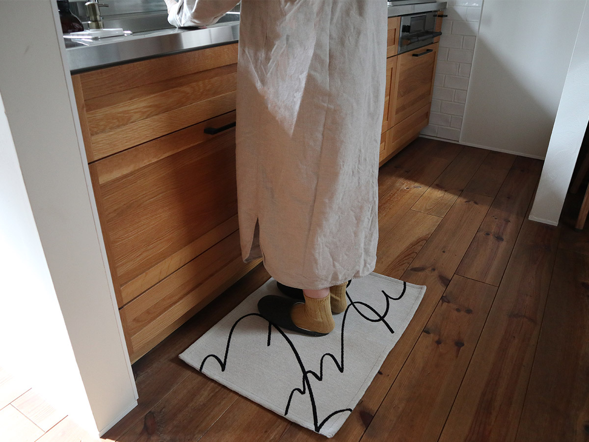 アートな玄関マットで、目指すは『第一印象から洒落見えハウス』インテリア好きスタッフはこの柄を選びました！