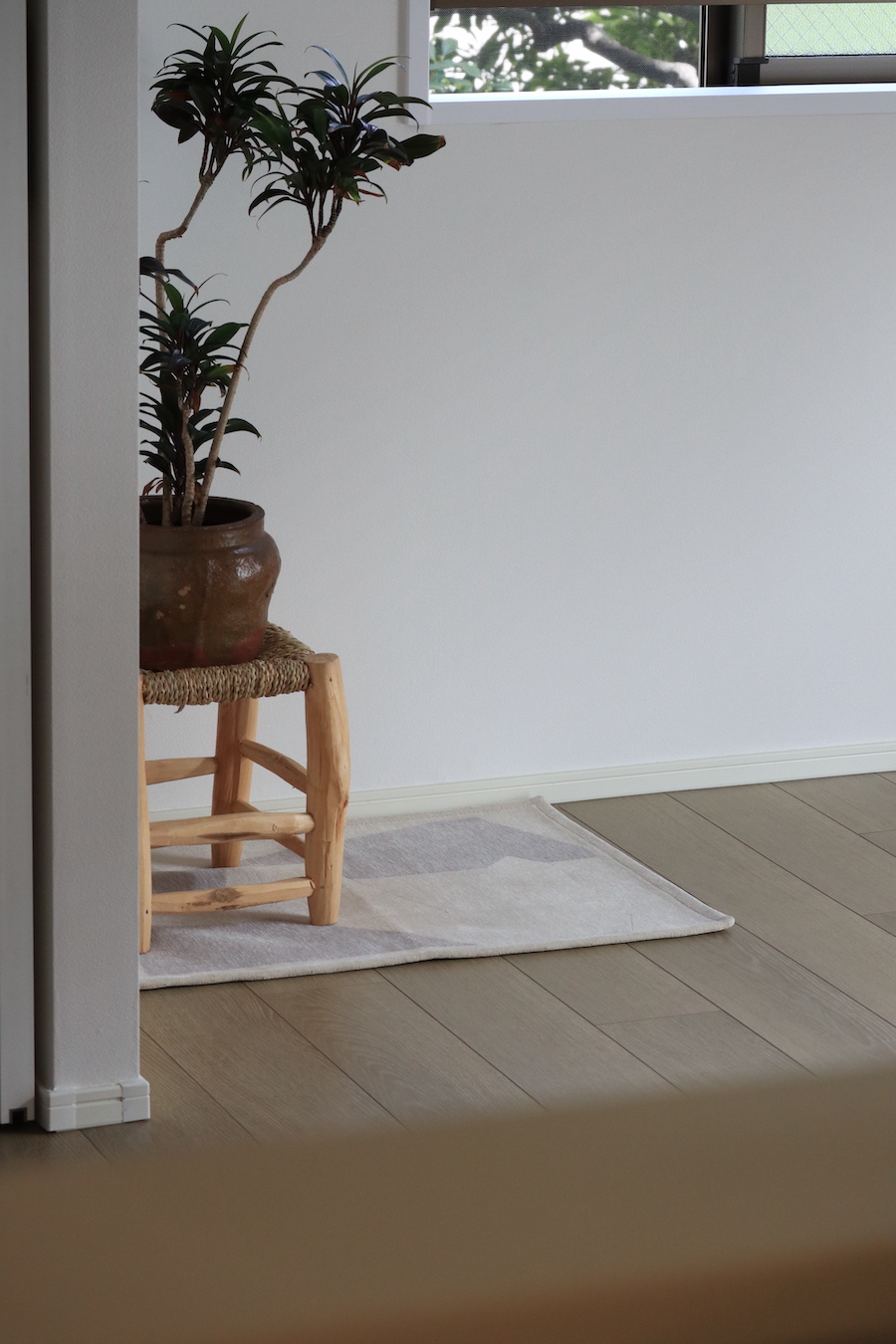 アートな玄関マットで、目指すは『第一印象から洒落見えハウス』インテリア好きスタッフはこの柄を選びました！