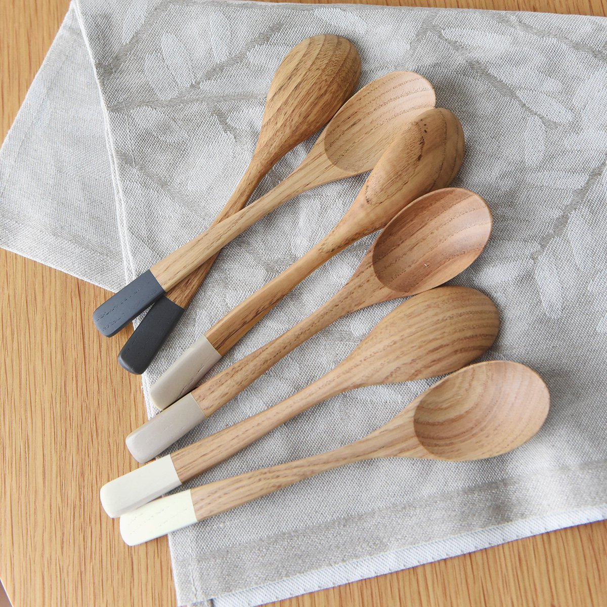 食欲の秋にスプーン大特集！「選びたいのは天然木？陶器？」担当バイヤーに聞いてみた【全4種類】の使い心地