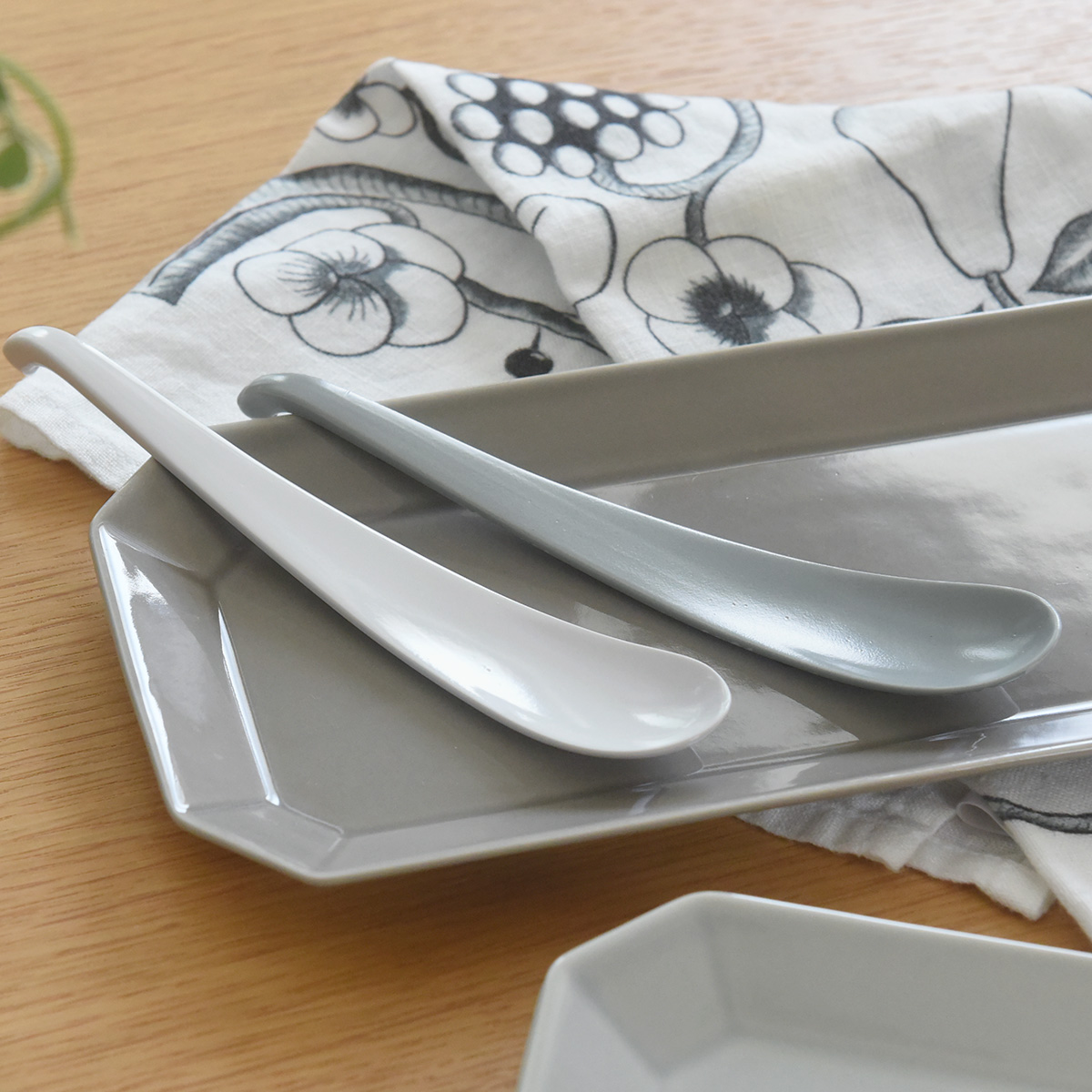 食欲の秋にスプーン大特集！「選びたいのは天然木？陶器？」担当バイヤーに聞いてみた【全4種類】の使い心地