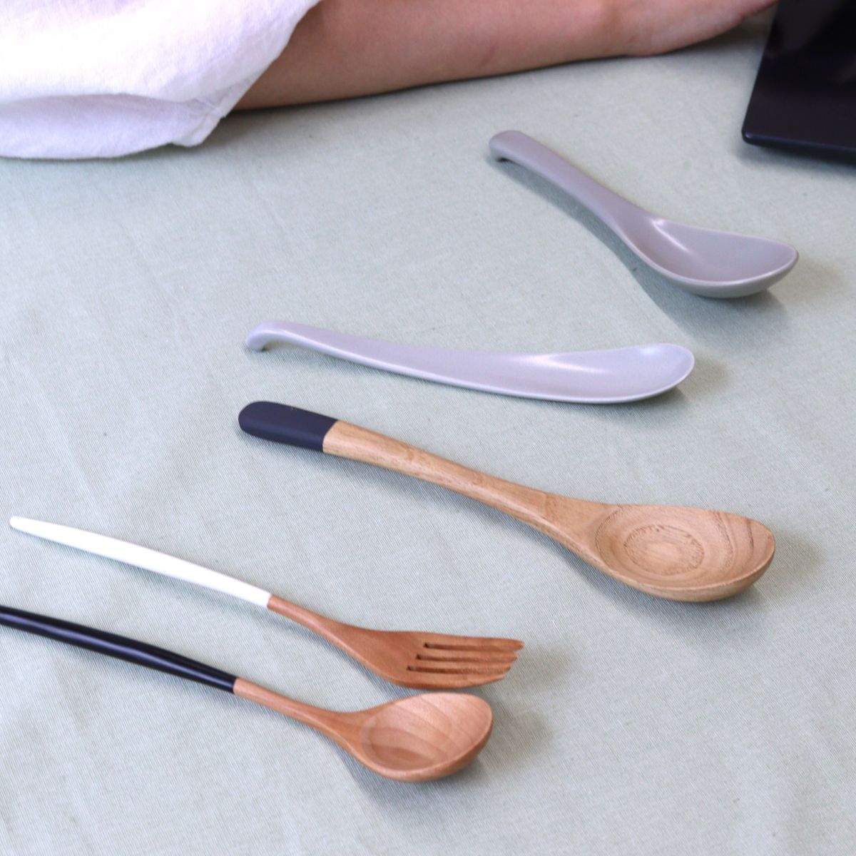 食欲の秋にスプーン大特集！「選びたいのは天然木？陶器？」担当バイヤーに聞いてみた【全4種類】の使い心地