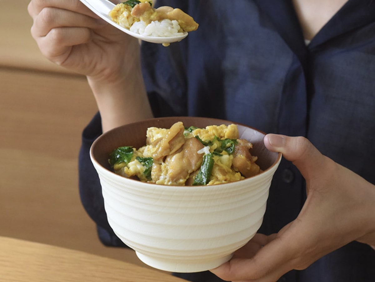 ワンオペ休日のお昼ご飯にも。軽くて割れにくい木目調どんぶり＆汁椀がちょうどいい話【インスタグラマーさんのもの選び】