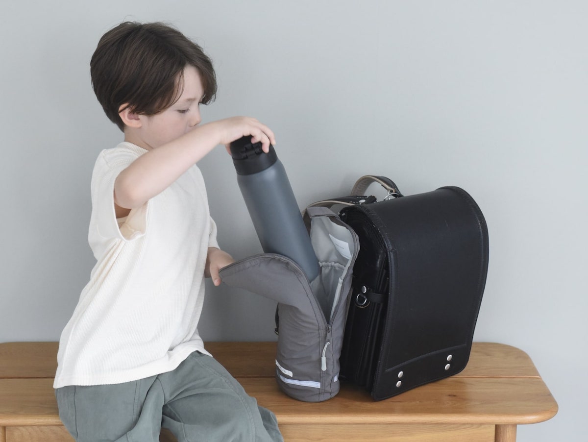 水筒がランドセルと一体化！？インスタグラマーさんも始めてる『手ぶら通学』のススメ