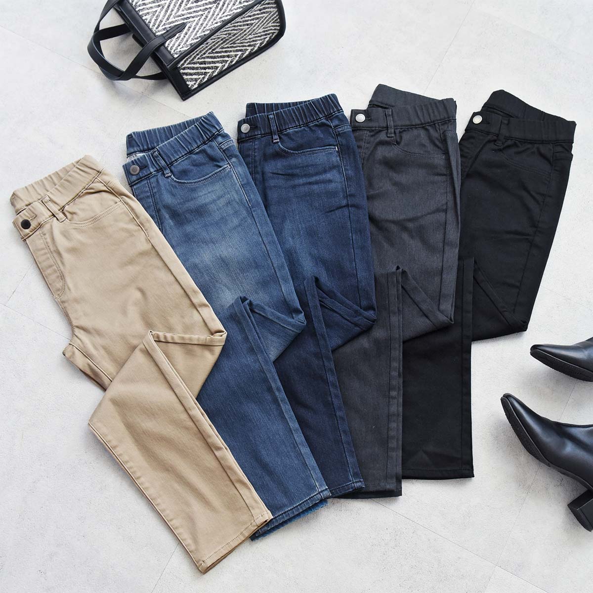 リピーターさん御用達、裏パウダー起毛の「あったかスリムパンツ」スタッフ3人の着用レポート