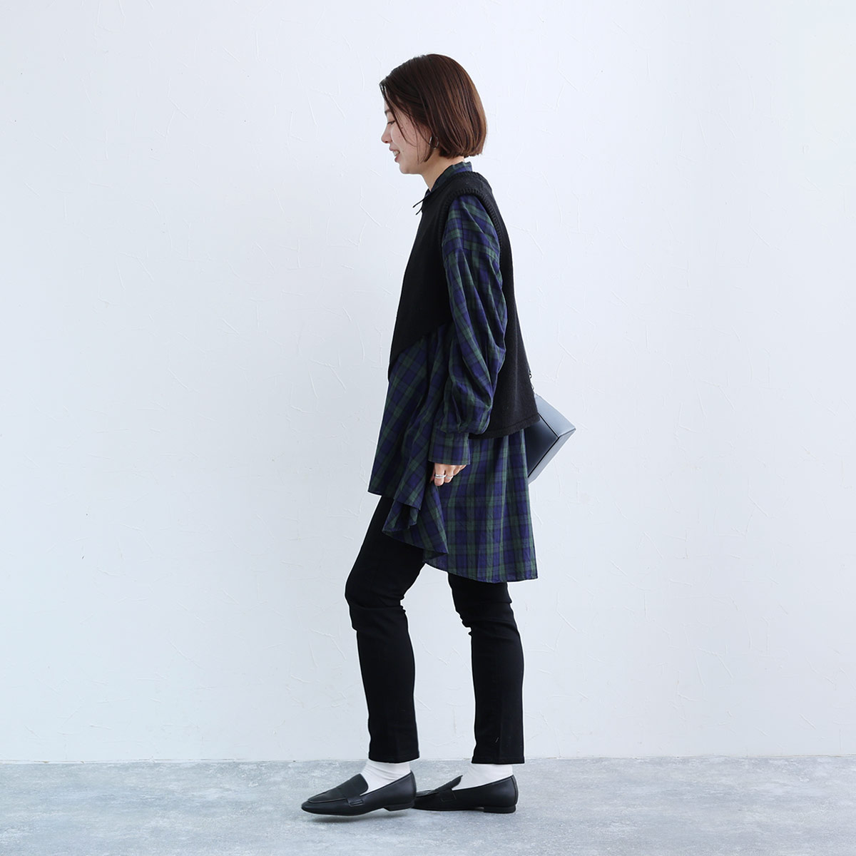 リピーターさん御用達、裏パウダー起毛の「あったかスリムパンツ」スタッフ3人の着用レポート