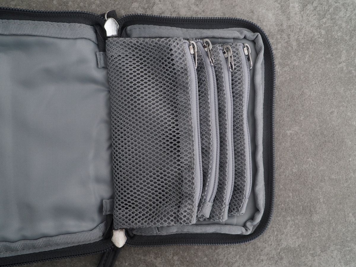 探しやすい手帳型で、小物迷子が解決！「旅上手になれる手帳型ミニポーチ」が、日常使いにもぴったりだった話