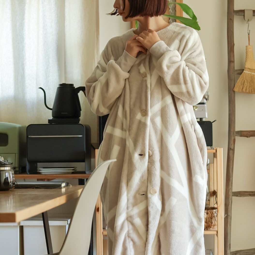 お家の中では寒さ知らず。「着る毛布」と「はく毛布」でインスタグラマーさんも冬支度