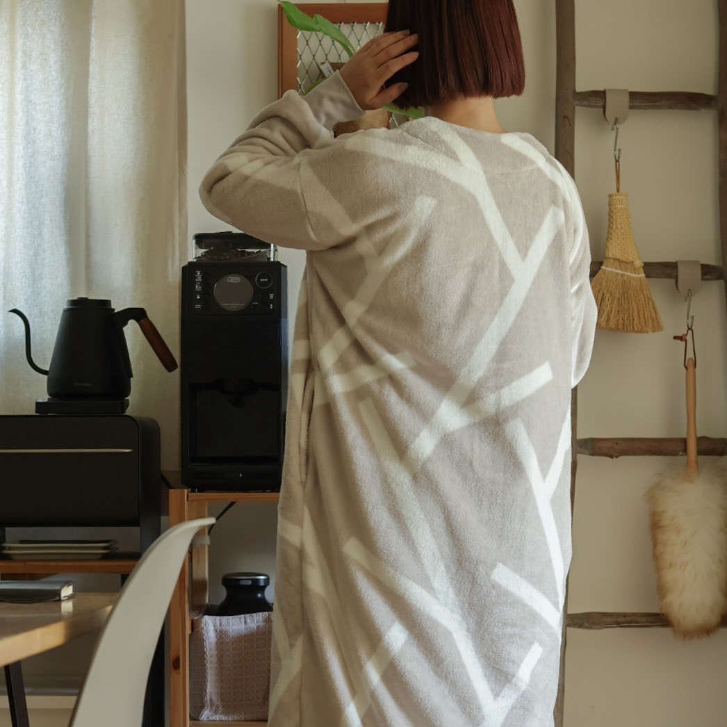 お家の中では寒さ知らず。「着る毛布」と「はく毛布」でインスタグラマーさんも冬支度