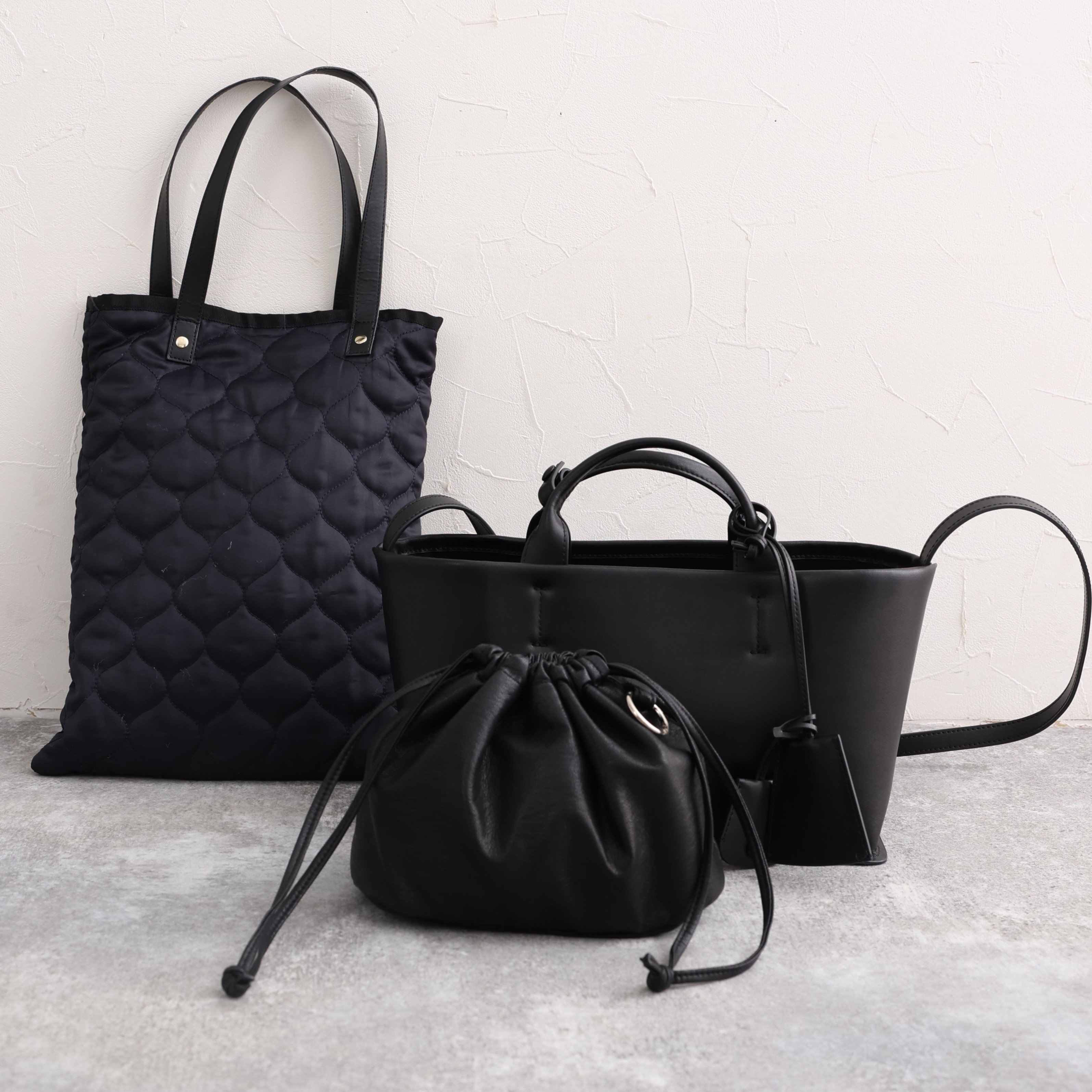 このくたっと感がたまらない。注目度ナンバーワンの『巾着ミニバッグ』スタッフ3名の愛用レポ