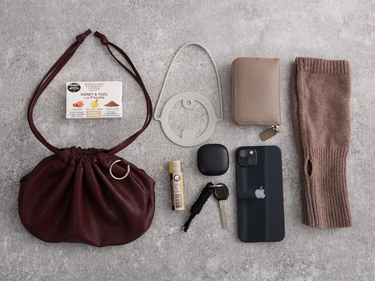 このくたっと感がたまらない。注目度ナンバーワンの『巾着ミニバッグ』スタッフ3名の愛用レポ