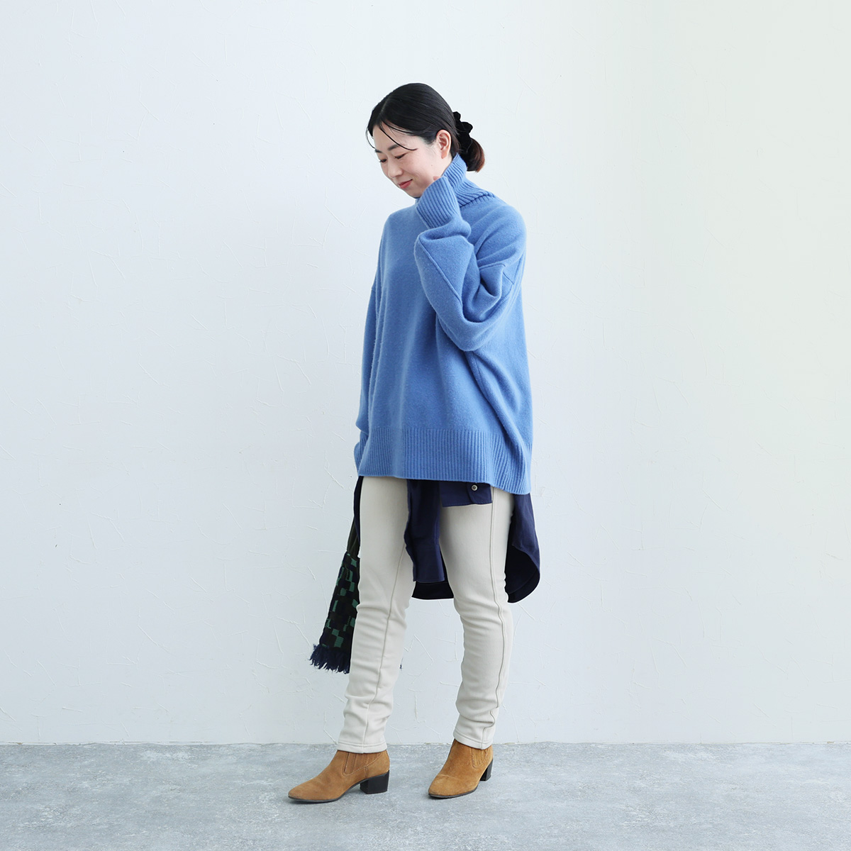 あったかパンツの最高峰はコレ！年末年始もぬくぬく過ごせる「裏ベロアver.」をスタッフが試着