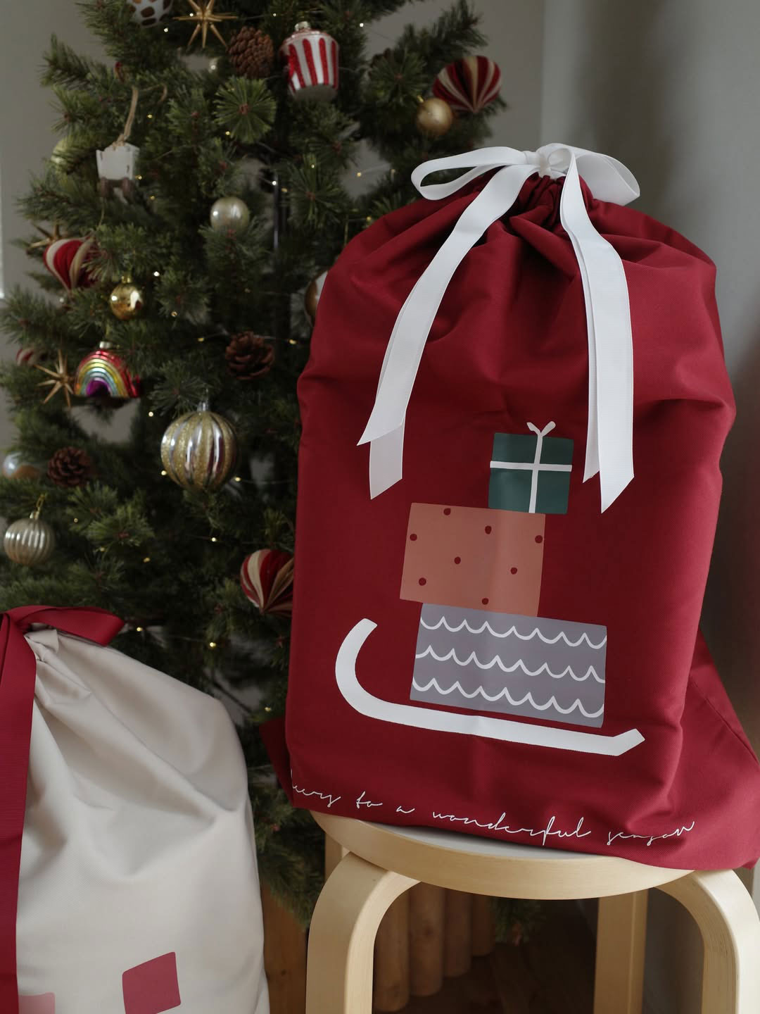 今年のクリスマスは子どもたちを最高の笑顔に！6名のインスタグラマーさんによる、「サンタ袋」の飾りかた報告会