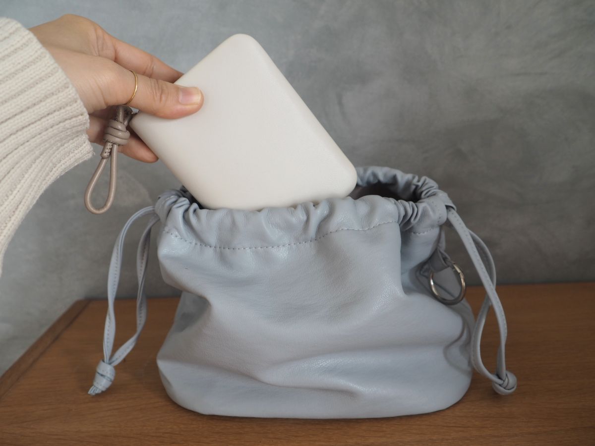 新年の買い替えに。コンパクトなのに中身が一目でわかる「二つ折り財布」