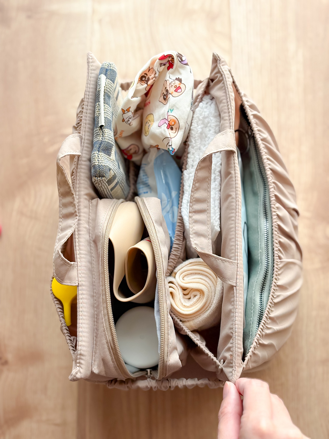 ベビーとの帰省にも！ただのトートを多機能ママバッグに変える裏技アイテムの話【インスタグラマーさんのもの選び】