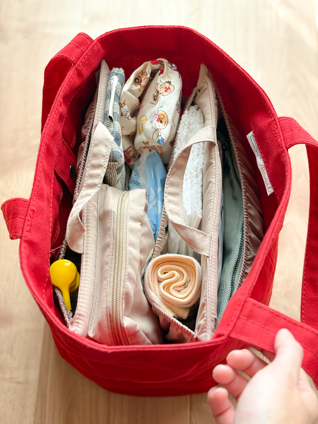 ベビーとの帰省にも！ただのトートを多機能ママバッグに変える裏技アイテムの話【インスタグラマーさんのもの選び】