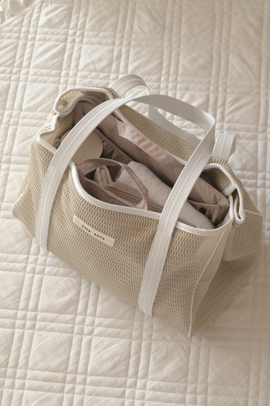 ベビーとの帰省にも！ただのトートを多機能ママバッグに変える裏技アイテムの話【インスタグラマーさんのもの選び】