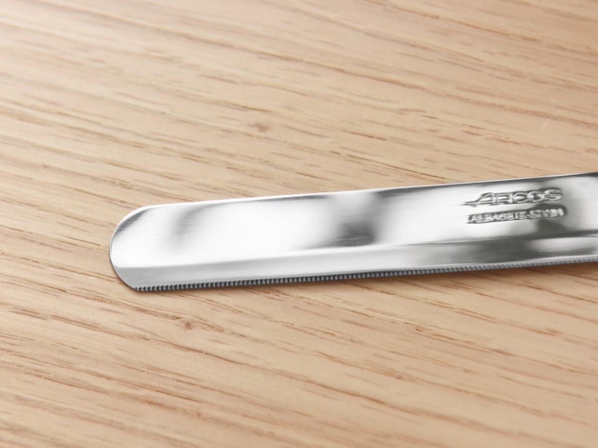 包丁を出すほどでもない「ちょい切り」からガッツリお肉まで。スタッフがずーっと使い続けてる「テーブルナイフ」