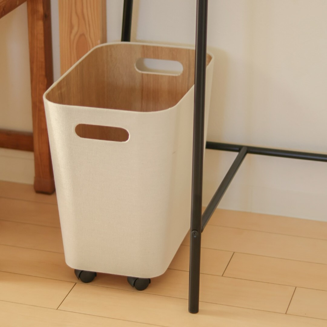 花粉のついたコートは玄関を定位置に！安定していてコンパクト・子どももかけやすいとIGさんも褒めたコートハンガーの話