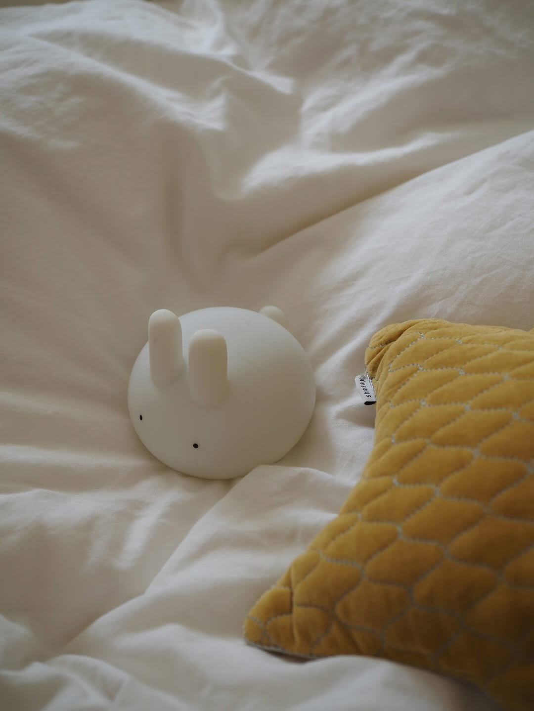 授乳ベビーからキッズまで、おやすみの時間はぷにぷにバニーライトと一緒に。【インスタグラマーさんのもの選び】