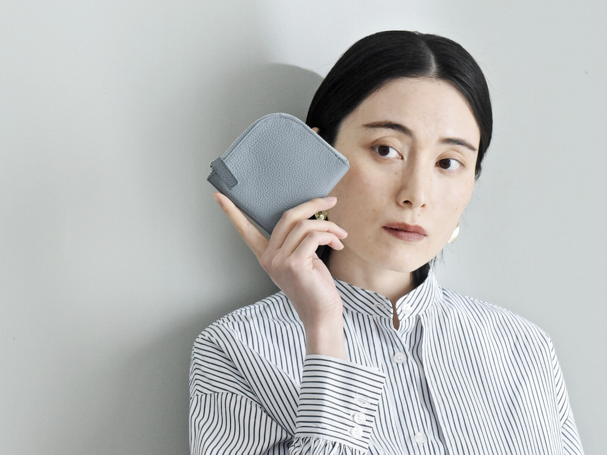 ハンカチサイズで持てる！？薄さわずか8mmの手のひら財布が、キャッシュレス時代にちょうどいい。