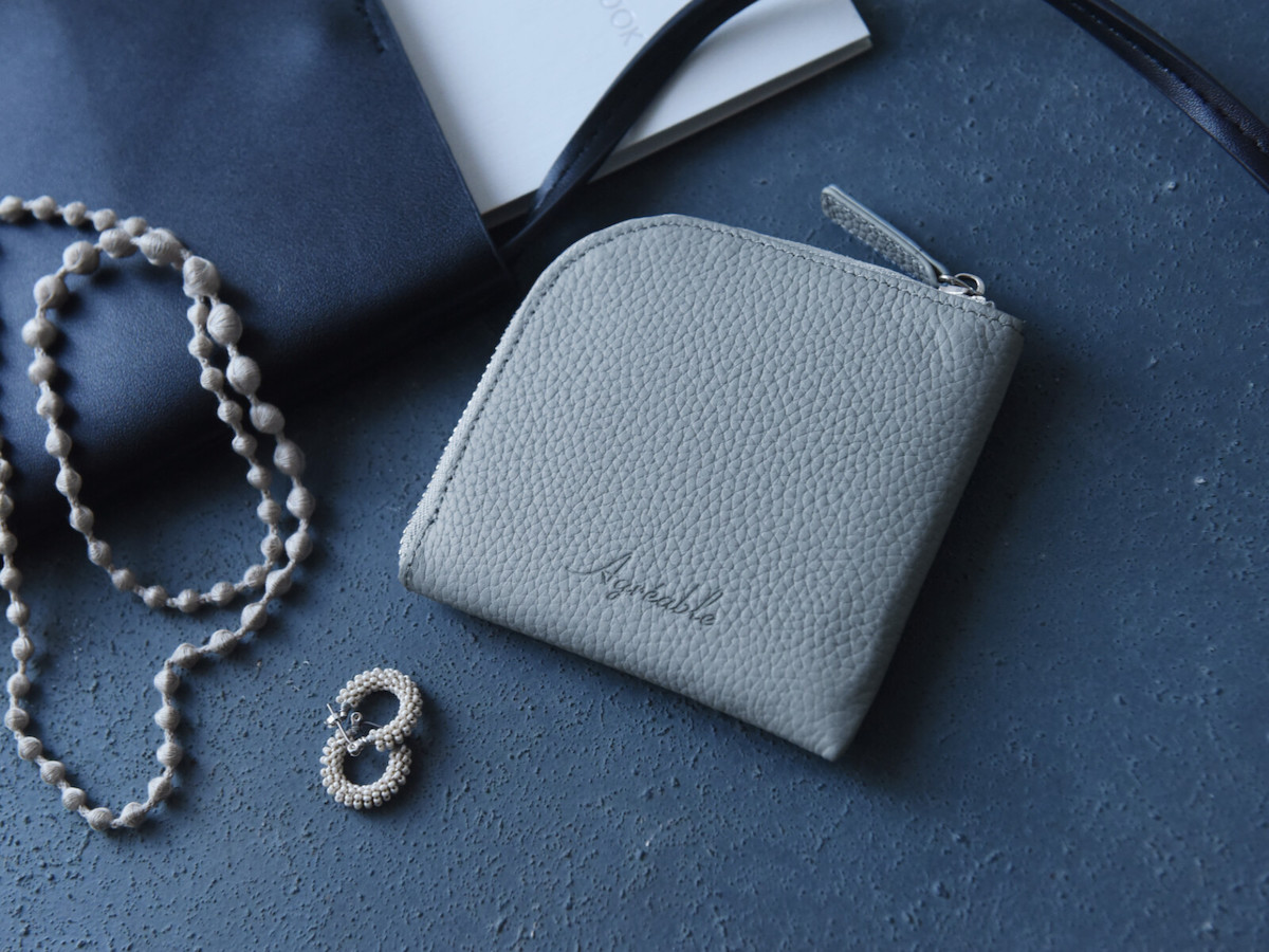 ハンカチサイズで持てる！？薄さわずか8mmの手のひら財布が、キャッシュレス時代にちょうどいい。