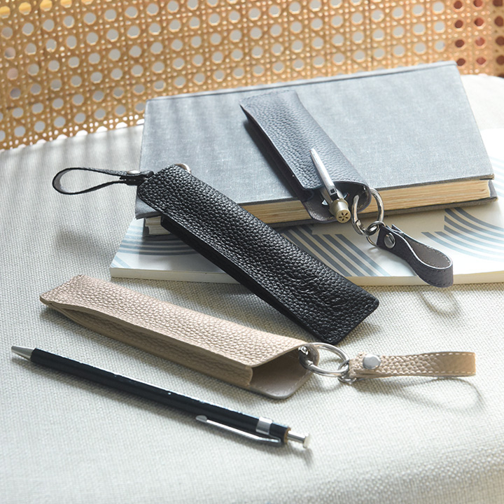 「じぶん時間」のお供に1本のペン。習い事にカフェタイム、お仕事にも、スタッフが愛用している大人のペンホルダー