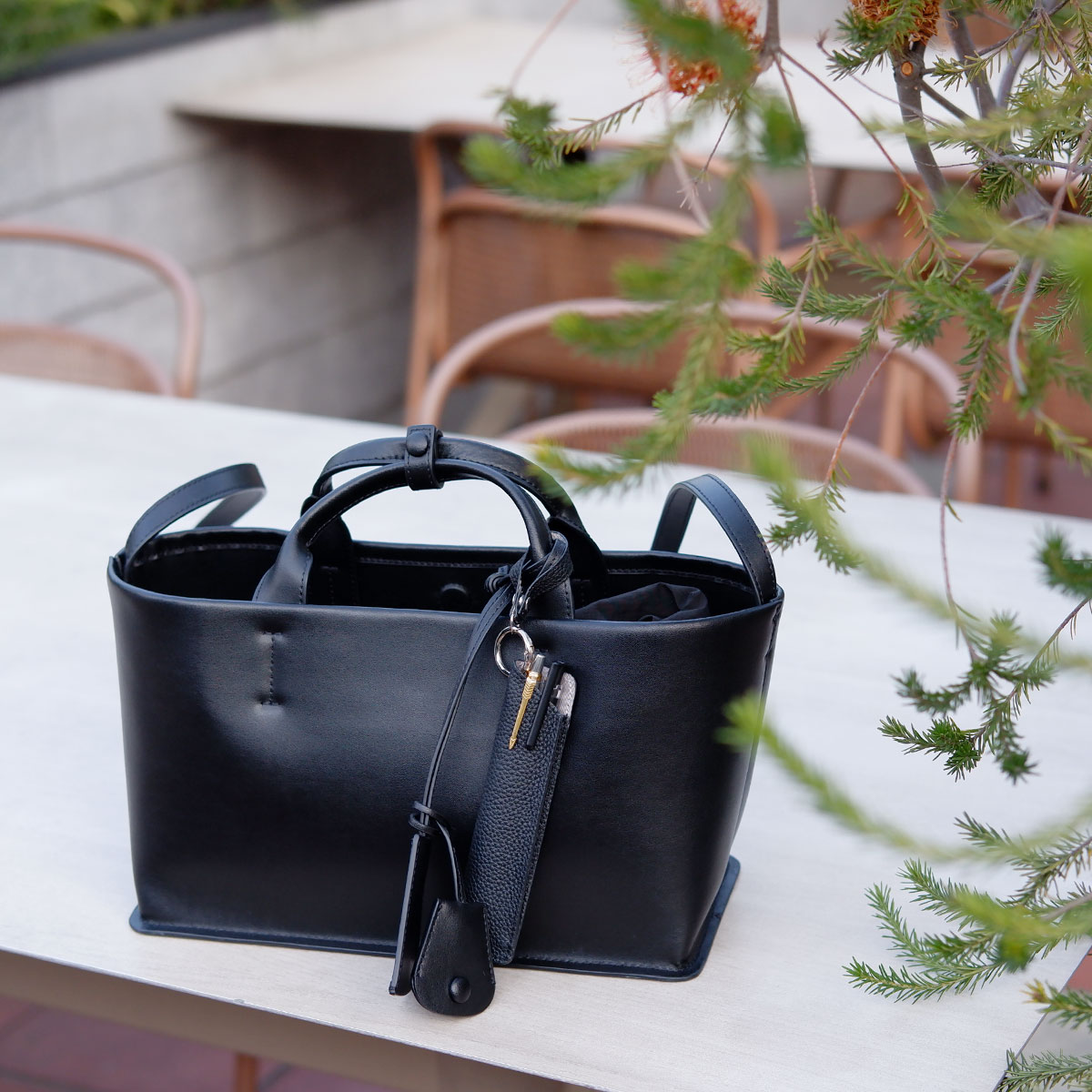 「じぶん時間」のお供に1本のペン。習い事にカフェタイム、お仕事にも、スタッフが愛用している大人のペンホルダー