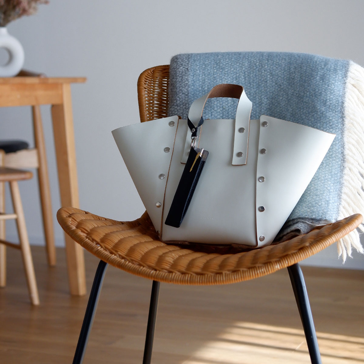 「じぶん時間」のお供に1本のペン。習い事にカフェタイム、お仕事にも、スタッフが愛用している大人のペンホルダー