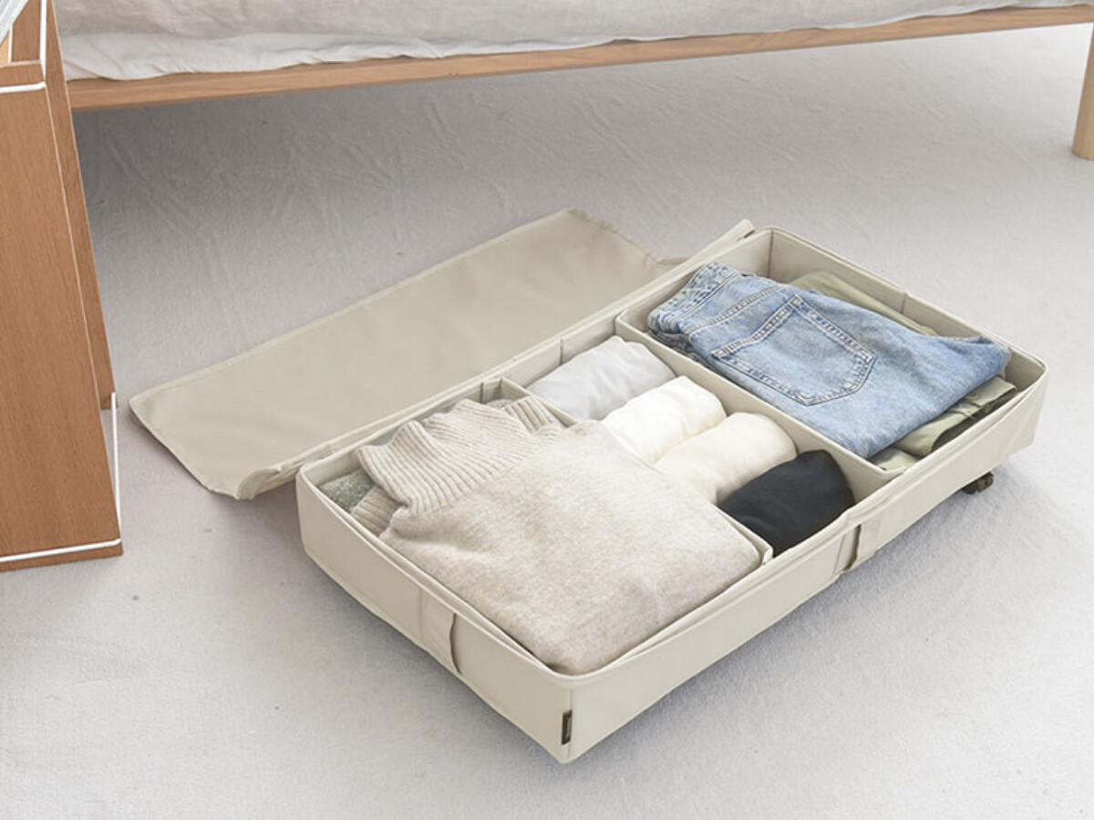 衣替えにもコレ便利！スイーッと出し入れできるベッド下収納で暮らしを整える【インスタグラマーさんのもの選び】