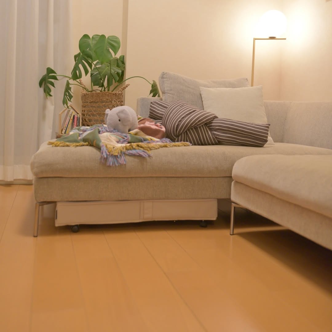 衣替えにもコレ便利！スイーッと出し入れできるベッド下収納で暮らしを整える【インスタグラマーさんのもの選び】