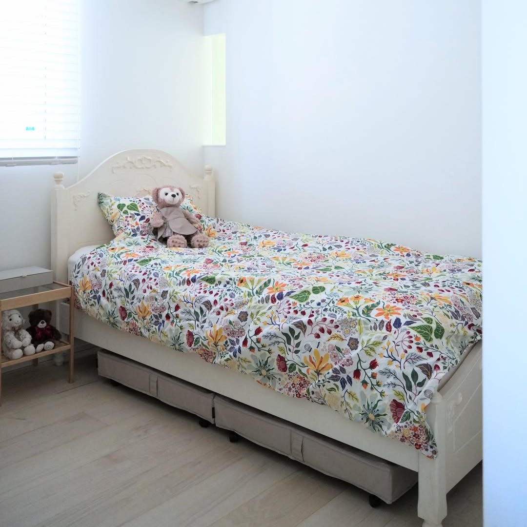 衣替えにもコレ便利！スイーッと出し入れできるベッド下収納で暮らしを整える【インスタグラマーさんのもの選び】