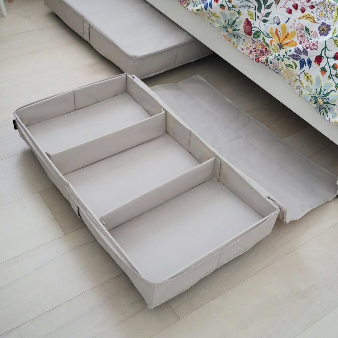 衣替えにもコレ便利！スイーッと出し入れできるベッド下収納で暮らしを整える【インスタグラマーさんのもの選び】