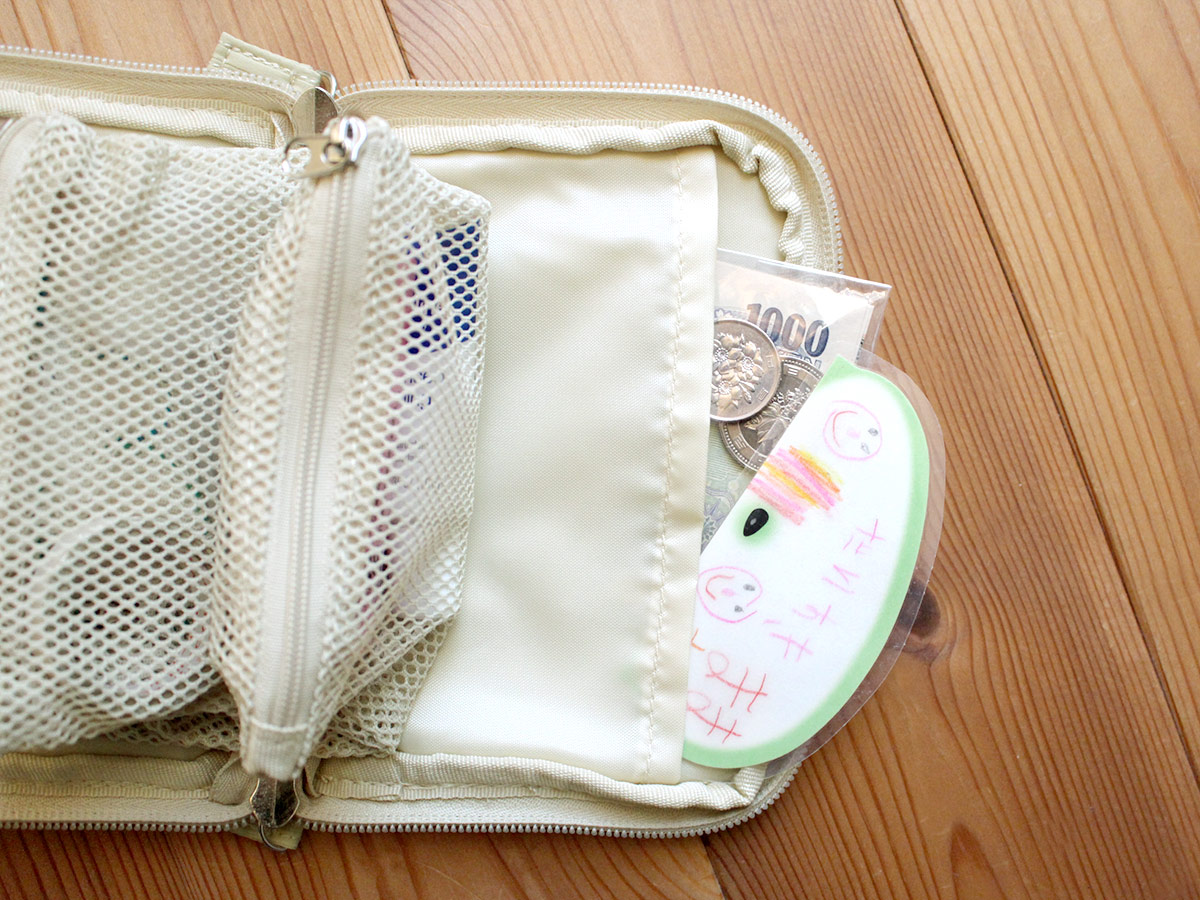 まるで四次元ポケット？「手帳型ミニポーチ」を、何でも出てくるお道具ポーチに