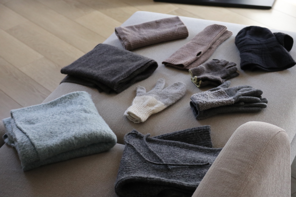 「よく使うモノの定位置」にも！スタッフ宅でも大活躍中の、クローゼットの新・浮かせる収納術