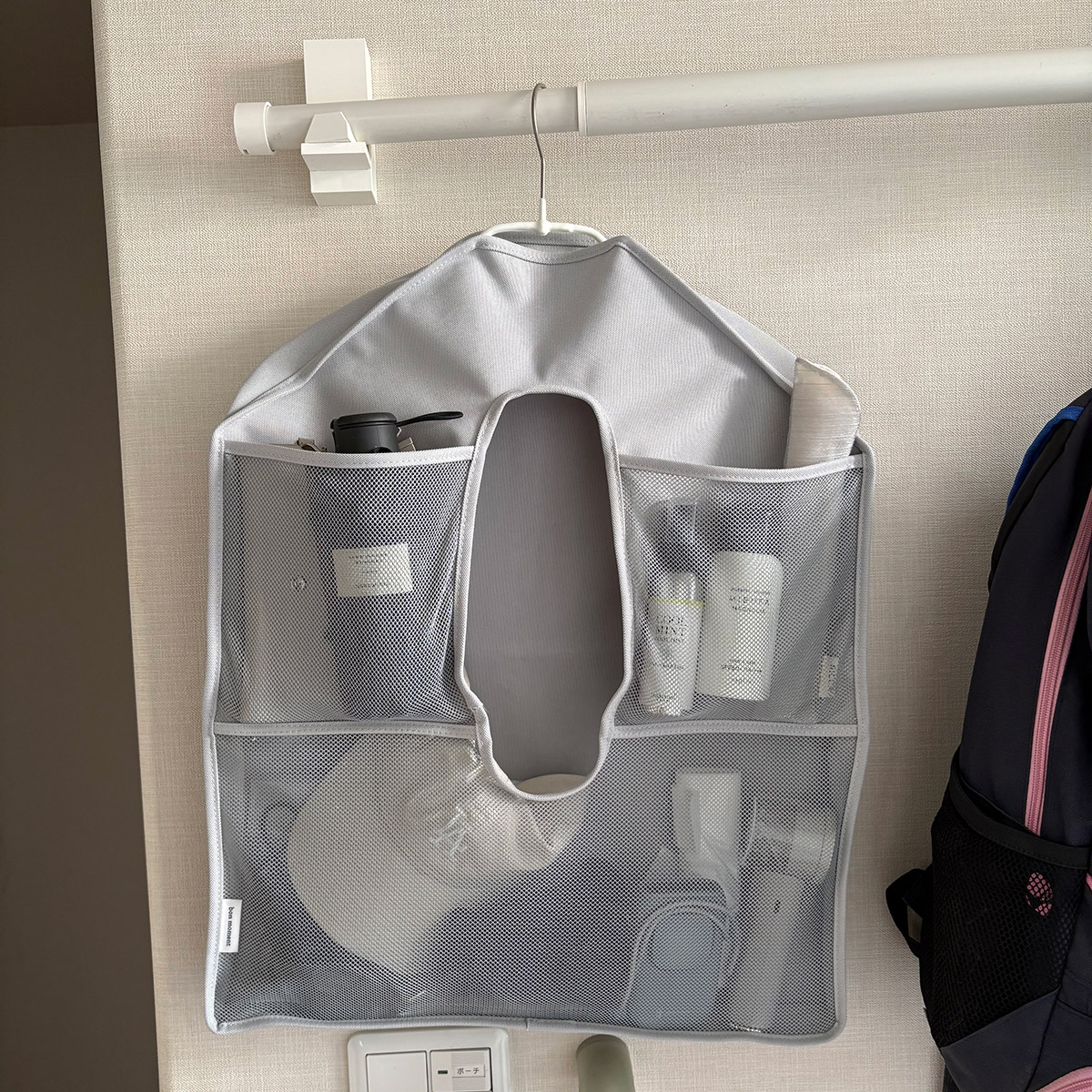 「よく使うモノの定位置」にも！スタッフ宅でも大活躍中の、クローゼットの新・浮かせる収納術