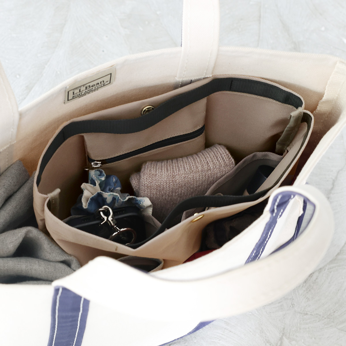 人気の理由はこのシルエット。ごちゃつきバッグを卒業！整頓上手な「バッグインバッグ」新作スタッフレポ