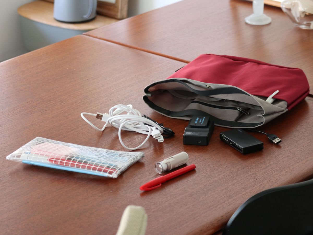 人気の理由はこのシルエット。ごちゃつきバッグを卒業！整頓上手な「バッグインバッグ」新作スタッフレポ