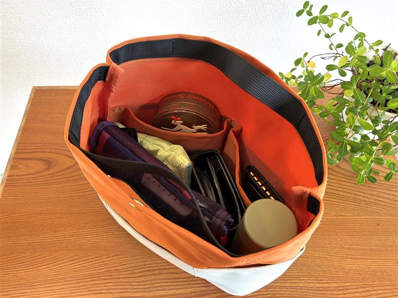 人気の理由はこのシルエット。ごちゃつきバッグを卒業！整頓上手な「バッグインバッグ」新作スタッフレポ