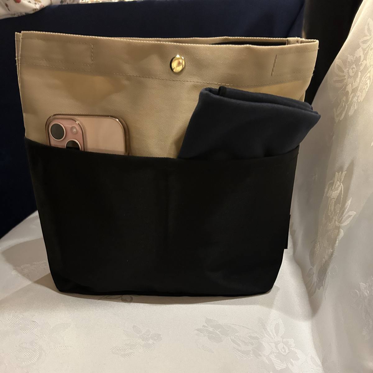 人気の理由はこのシルエット。ごちゃつきバッグを卒業！整頓上手な「バッグインバッグ」新作スタッフレポ