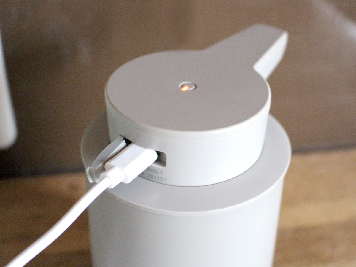 手を洗うたびに「これ、いいな」。暮らしにコロンと寄り添う自動式ディスペンサー